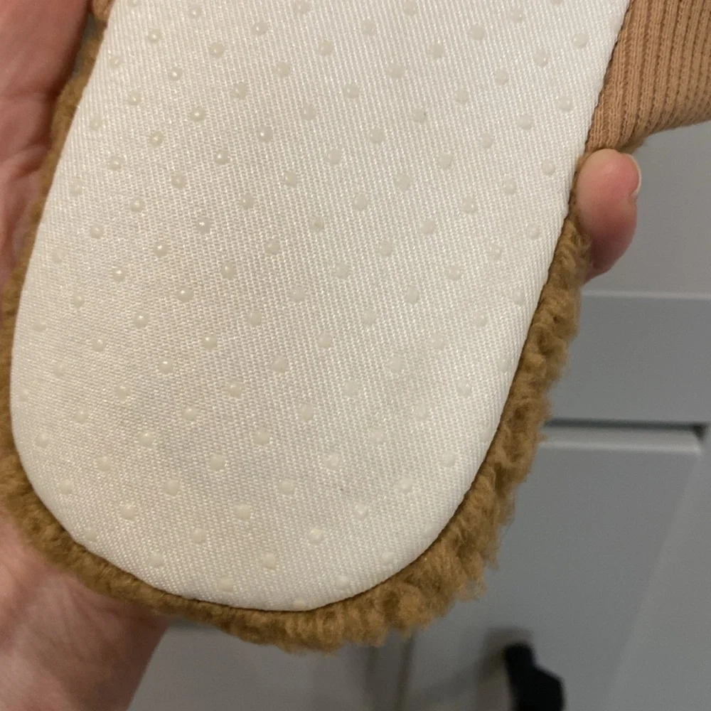 Pottery Barn Gingerbread Plush Slippers Cozy Holiday House Shoes Medium - Picture 7 of 12